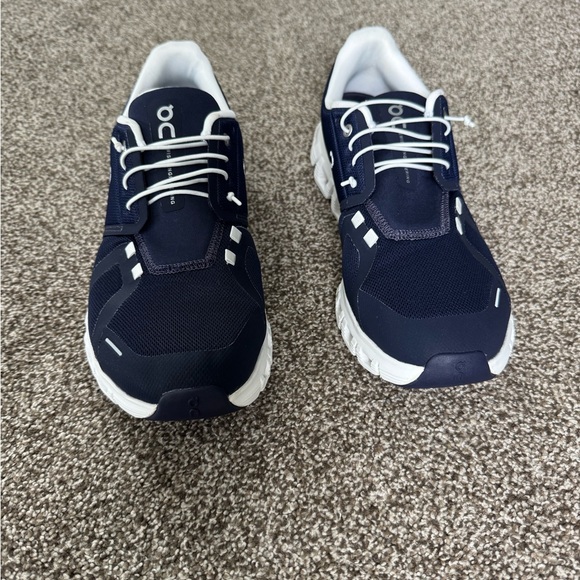 On Running Cloud 6 Sneakers - Picture 2 of 7